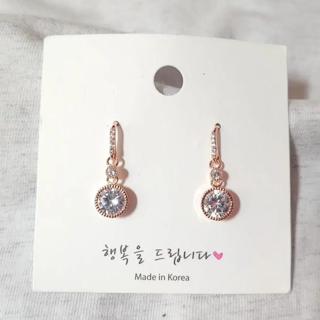 * 핑크골드컬러 클리어큐빅 훅 귀걸이 2.5cm E92