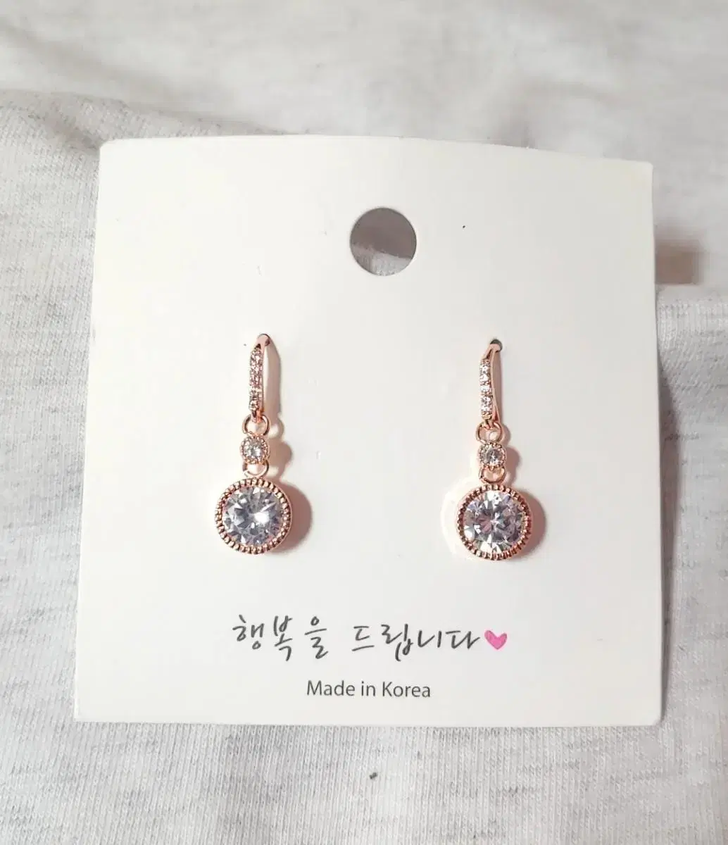 * 핑크골드컬러 클리어큐빅 훅 귀걸이 2.5cm E92