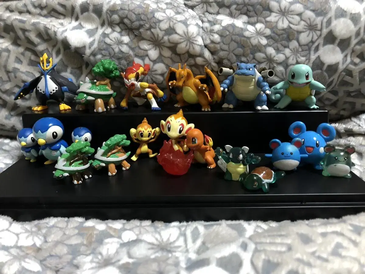 Sell Pokémon figurines.