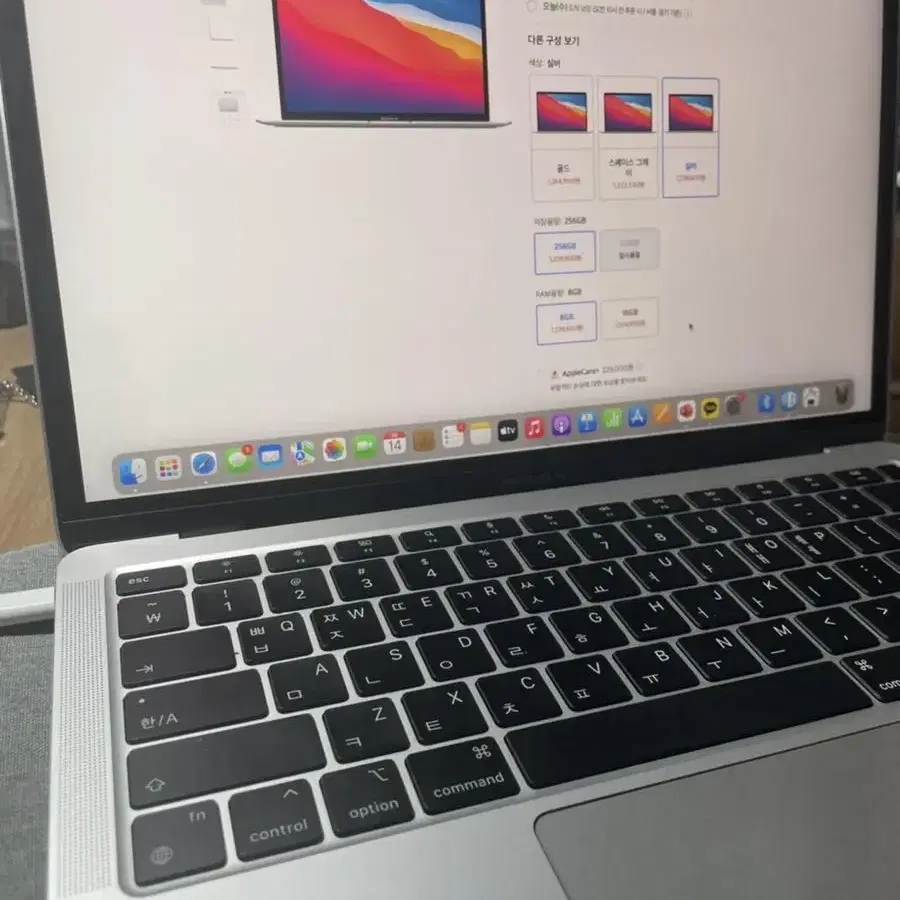 상태 SSS급 맥북에어 m1 실버색상 판매합니다! 싸이클 한자릿수입니다
