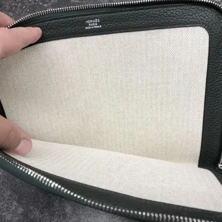 HERMES 에르메스 ZIP TABLET CLUTCH-클러치(R 각인)