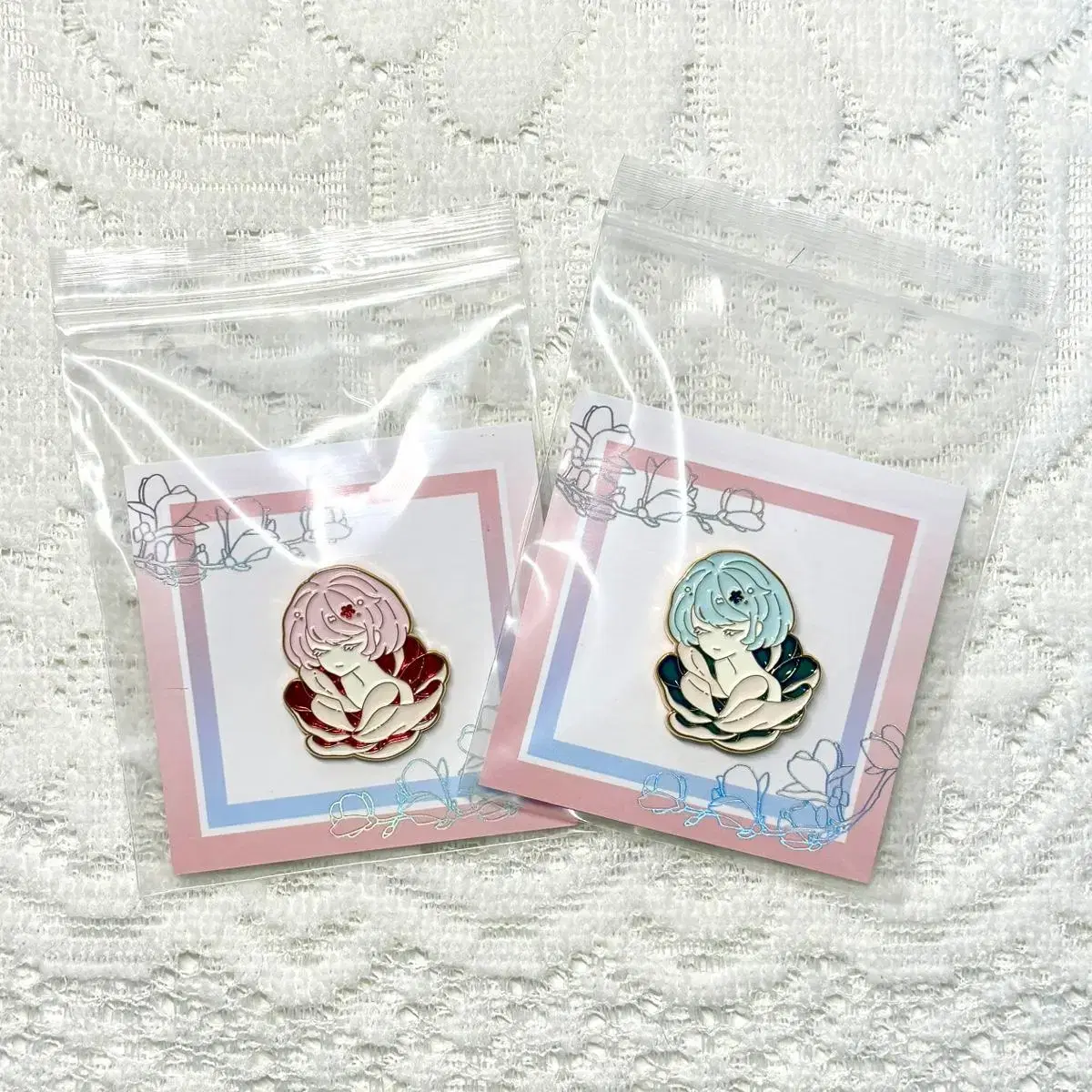 I sell 2 girl metal badges translucent wts.