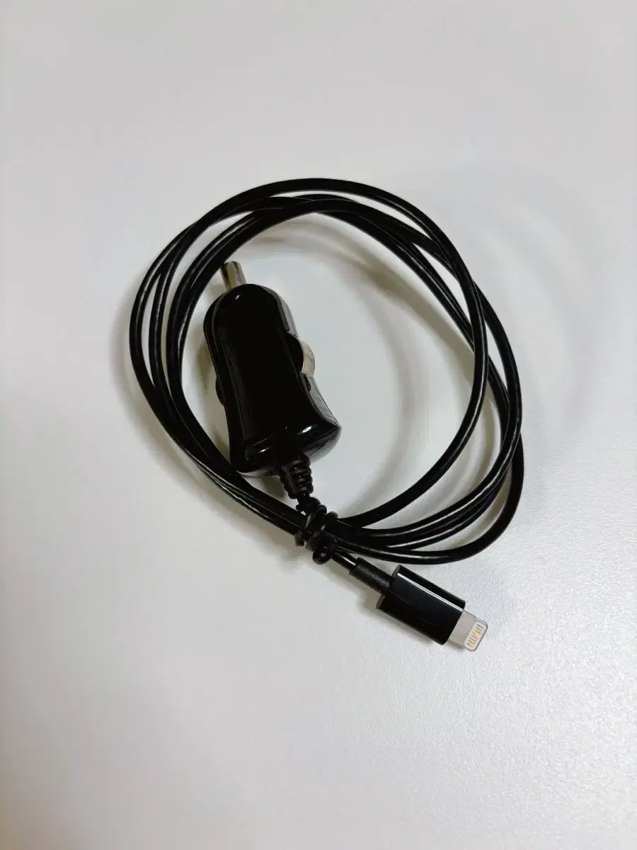 [Almost new] Vehicle-mounted Lightning 8-pin integrated cigarette lighter charger