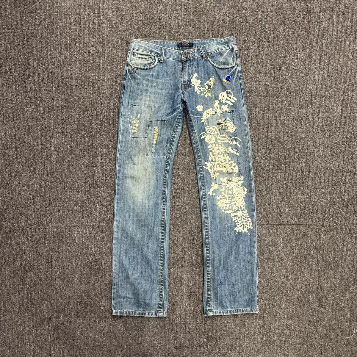 [32] Zephyr Detail Straight Jeans