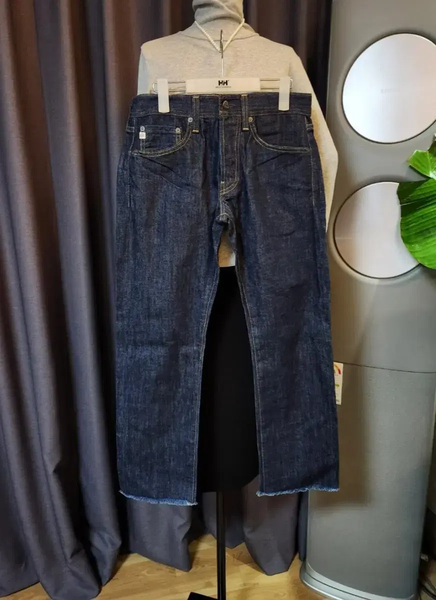 30-31 (New Condition) A.G Jeans USA Jincheong Denim Pants