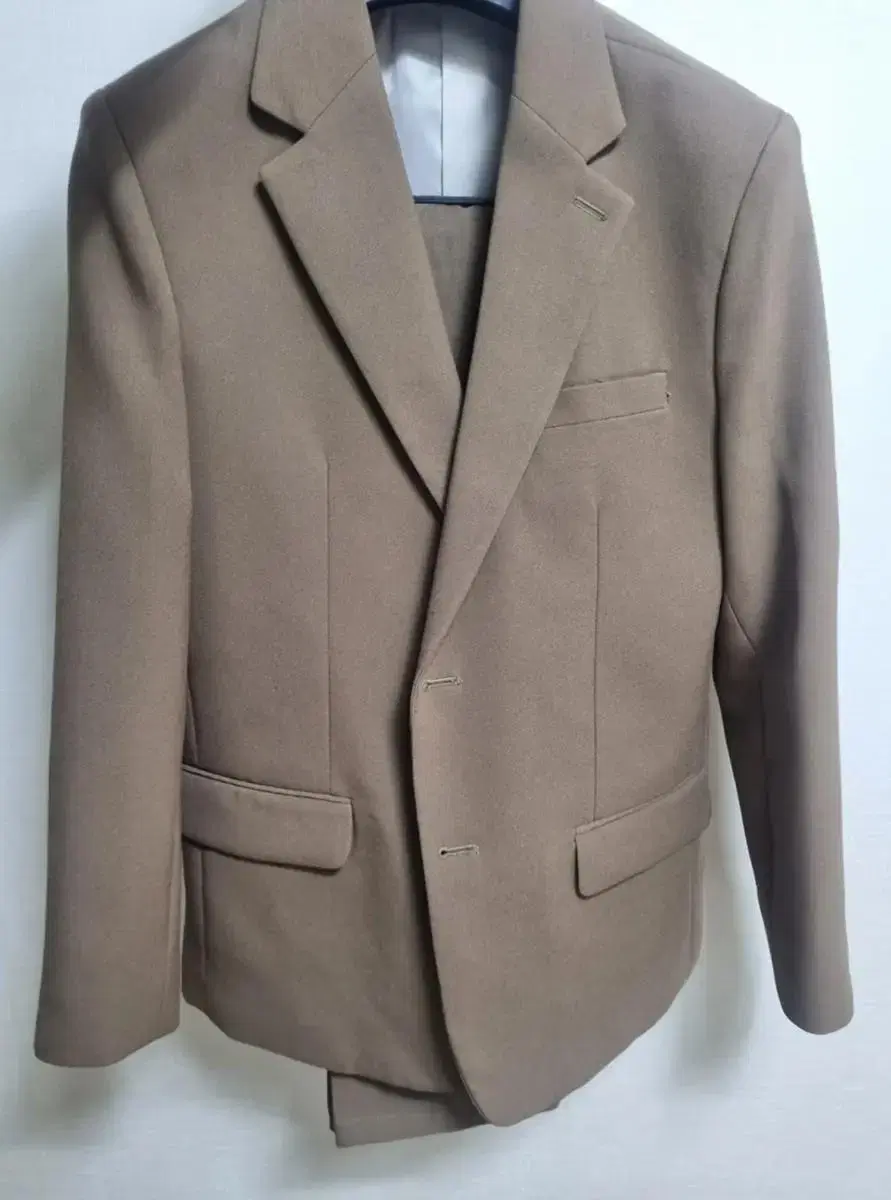 I sell beige casual suit (set)