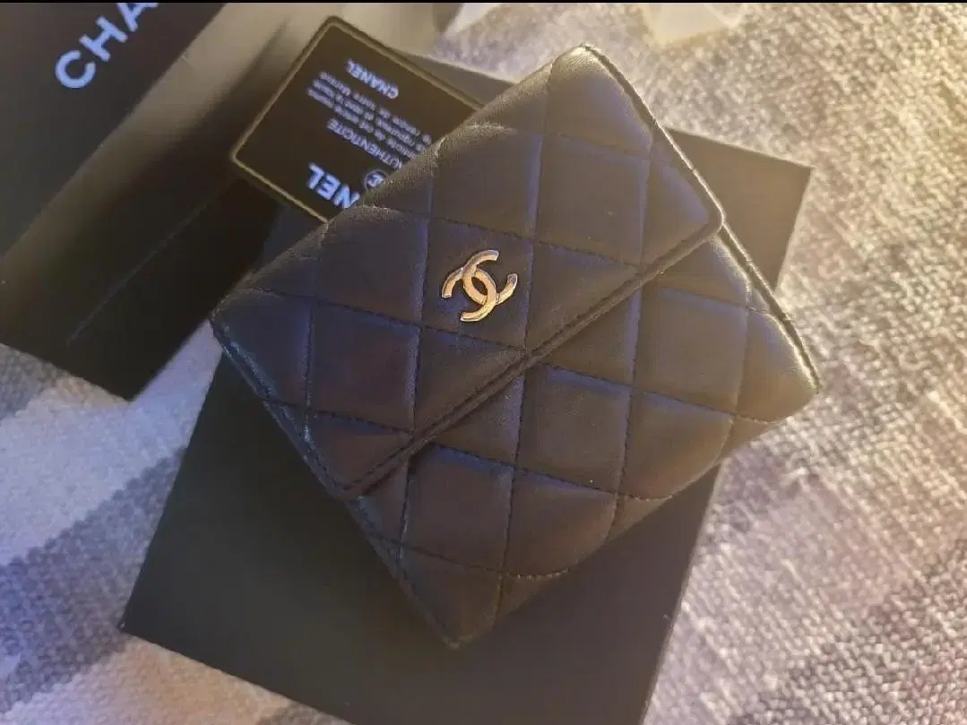 (Genuine) Chanel vahn wallet