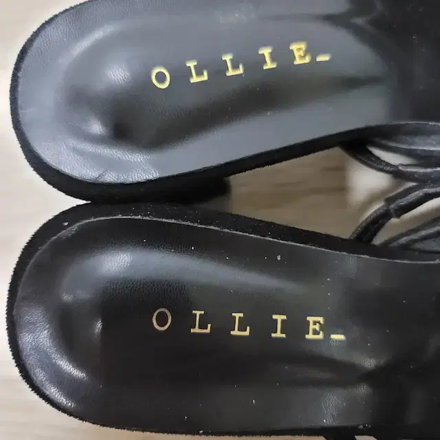 정품 새상품 OLLIE 스웨이드 뮬 블로퍼 240mm