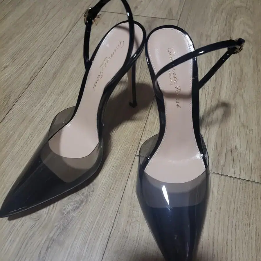 (새상품) Gianvito rossi 스틸레토 힐