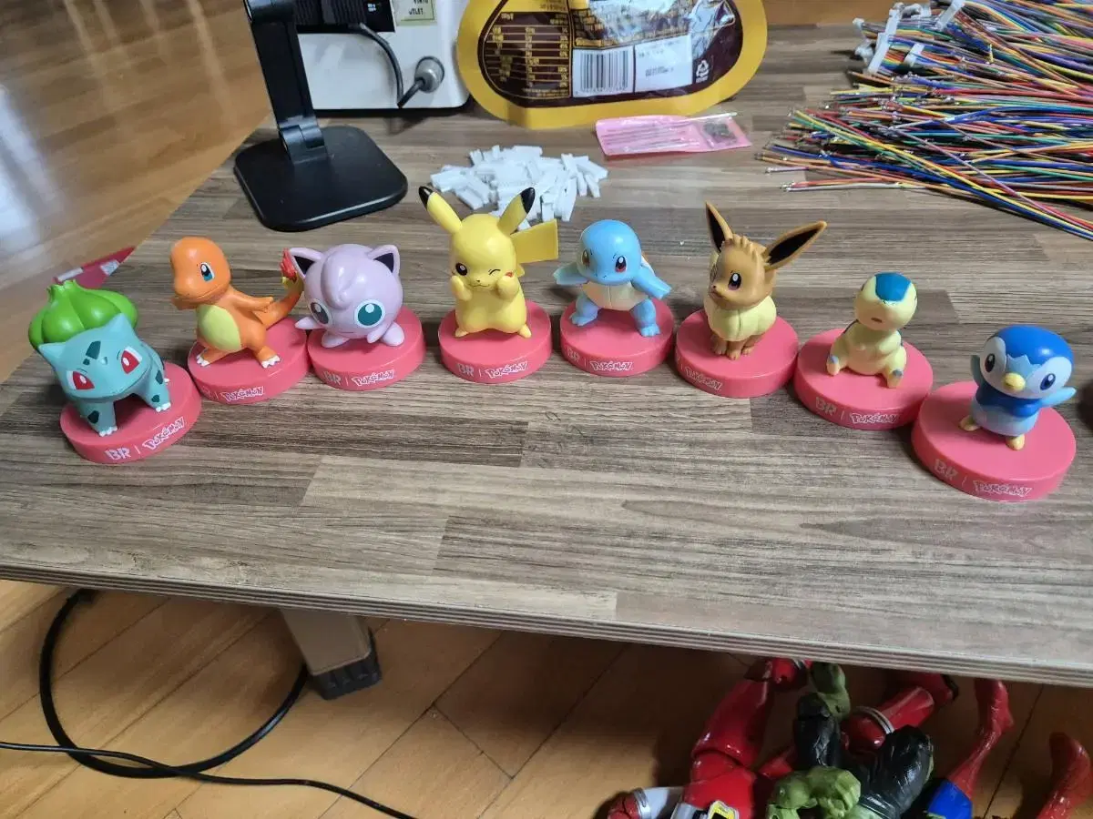 8 Baskin Robbins Pokémon Figures