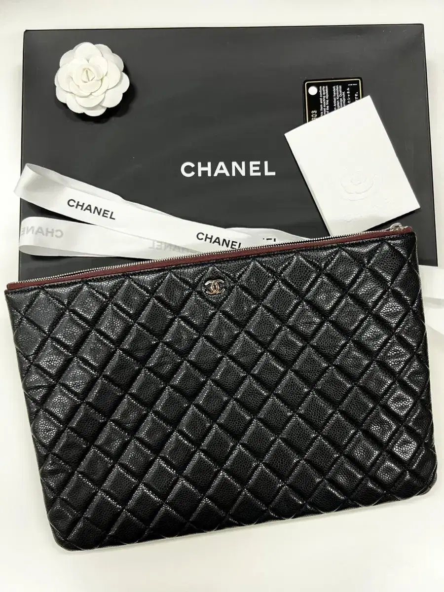 Chanel 샤넬 캐비어 라지 실버 클러치