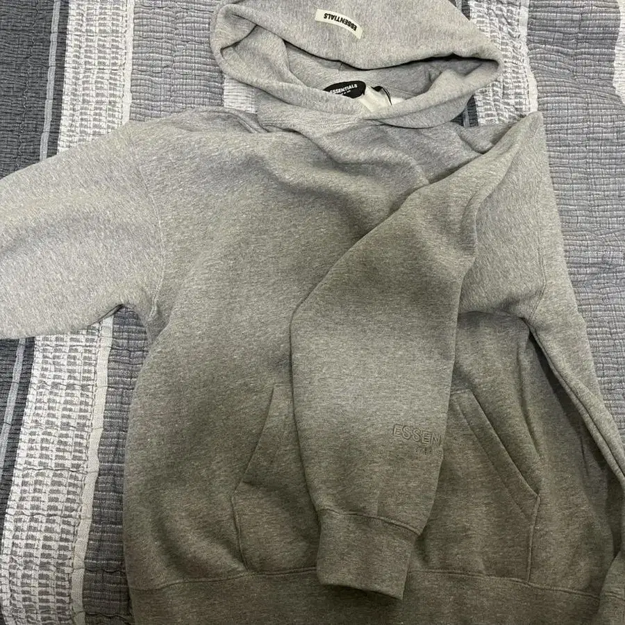 Essentials hood reflective (M) 19fw grey