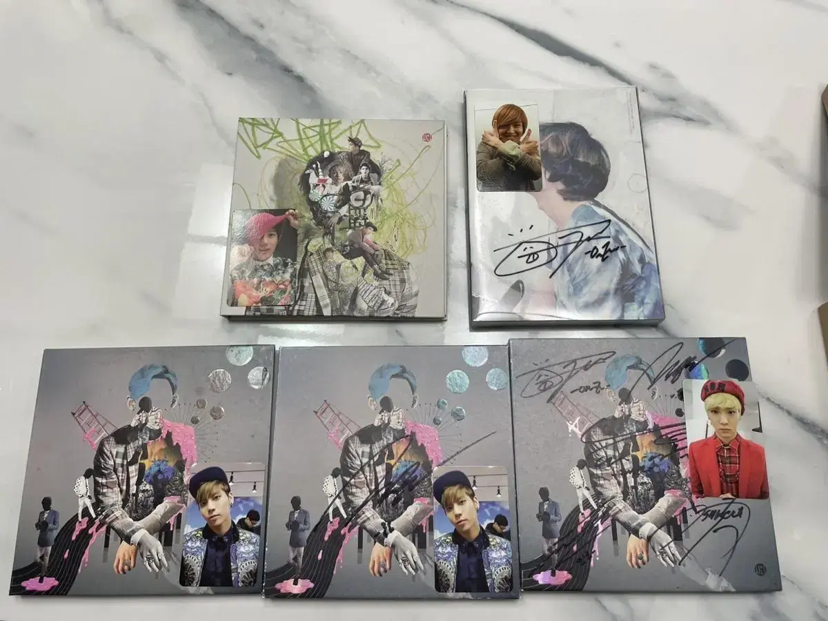 Sell Shinee autographed CDs.