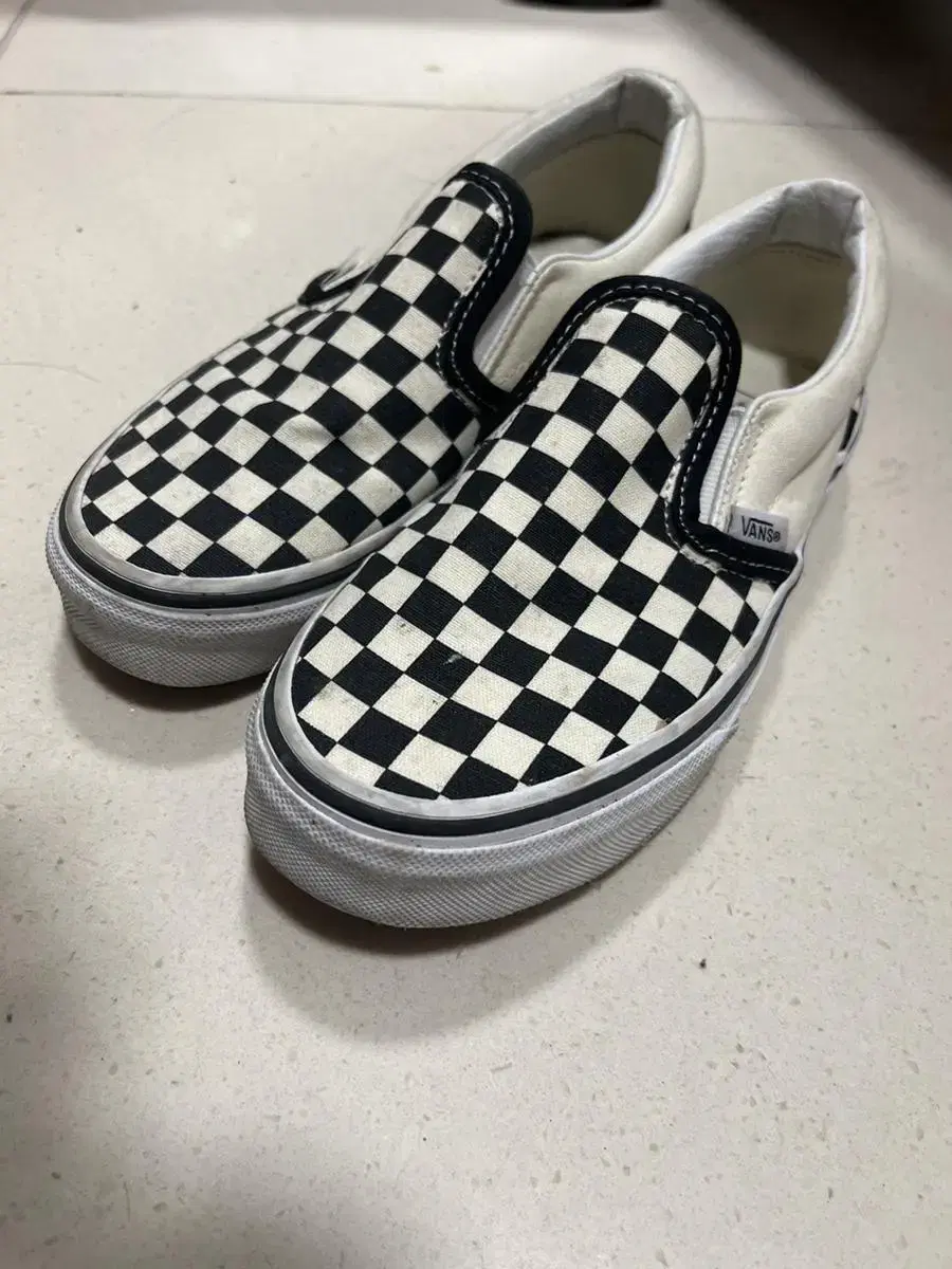 Vahn's Slip-On 220