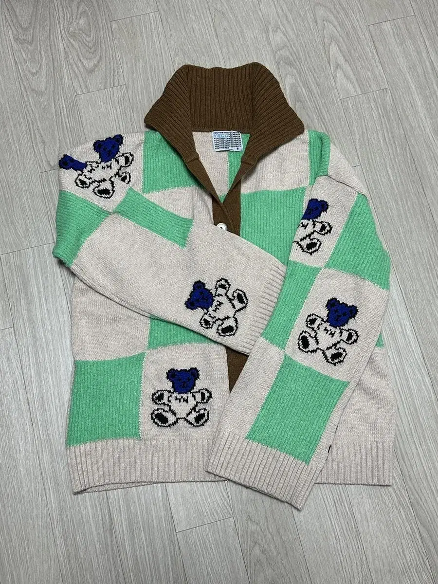 유쓰배쓰 울베어체크가디건 WOOL BEAR CHECK CARDIGAN