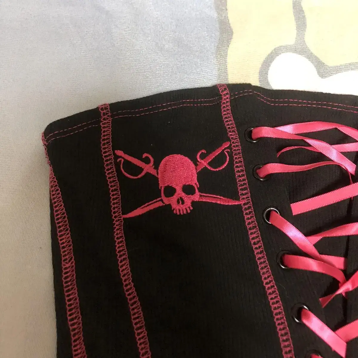 Vintage skull hot pink corset black to