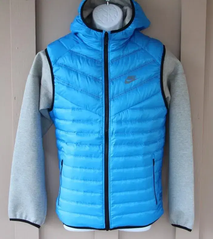 Nike TechFleece Aeroloft Windrunner Jacket XL (110)