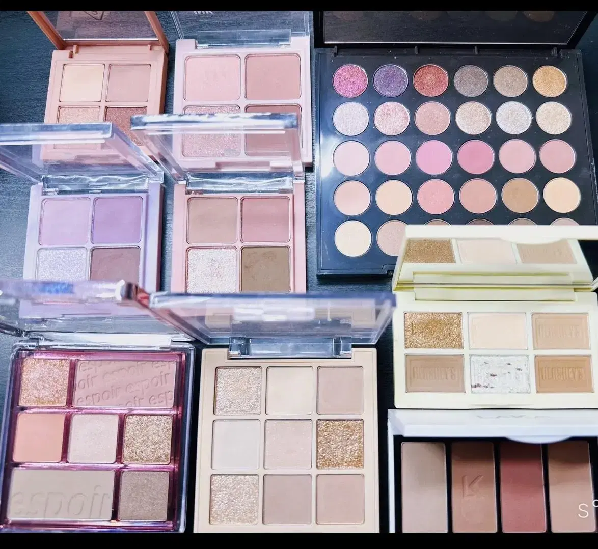 I sell shadow palettes for cheap, come onda check it out!!!(I have discontinued shadows too)