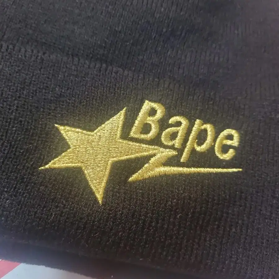 BAPE BEANIE 베이프 블랙.레드 비니