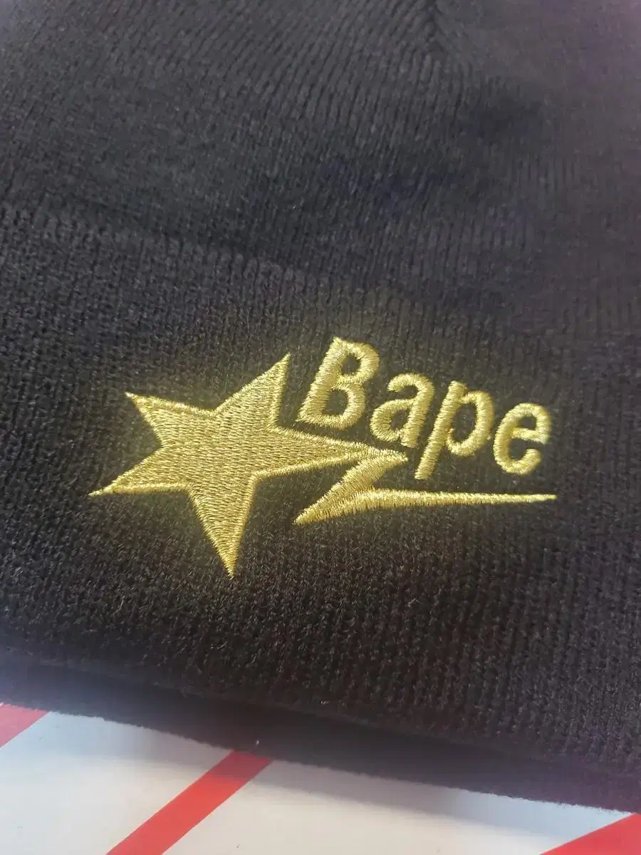 BAPE BEANIE 베이프 블랙.레드 비니