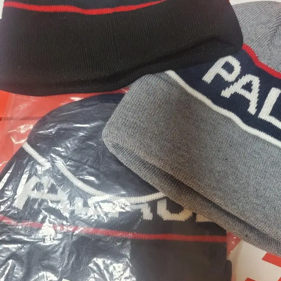 PALACE BEANIE 팔라스 비니