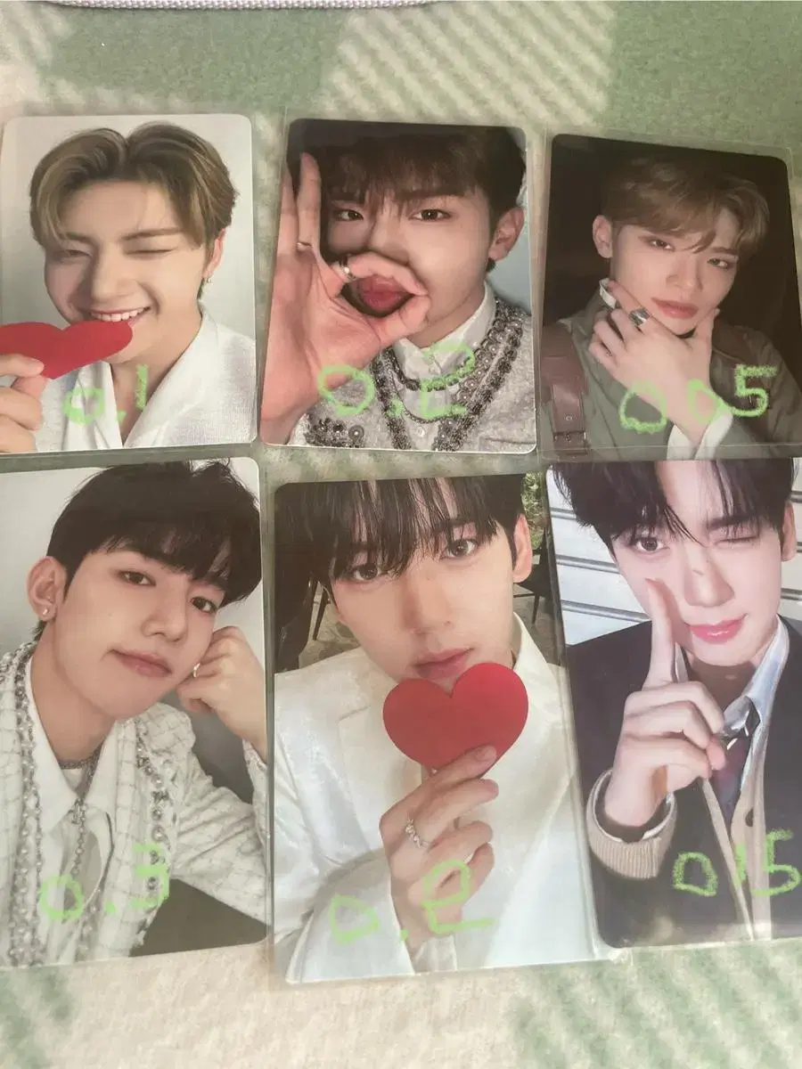 Bomb in!!! zerobaseone sell photocards