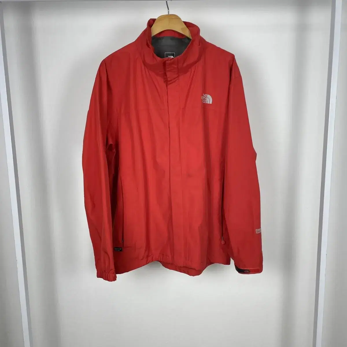 C220 The North Face Red Windbreaker XL