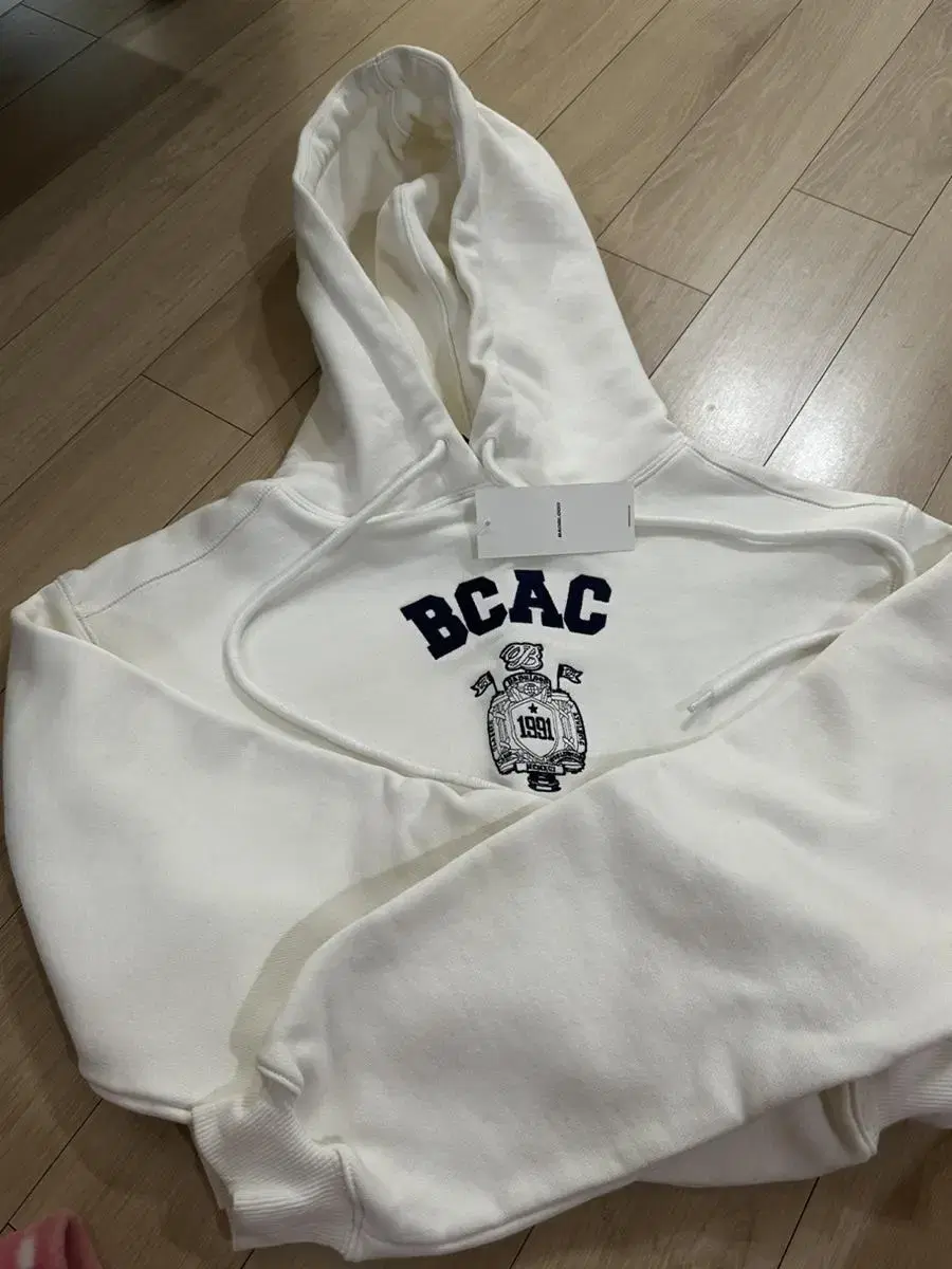 전체 품절) BCAC 엠블렘 헤비웨이트 크롭 후드 - 화이트