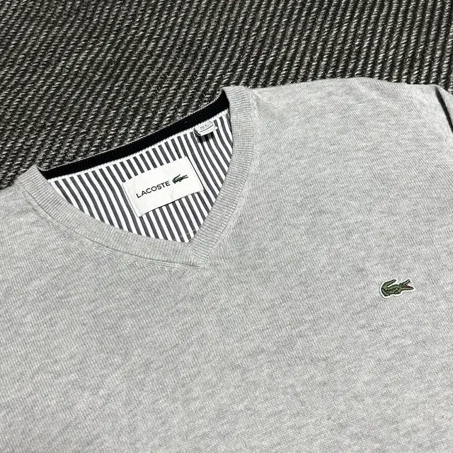 [ L ] Lacoste 라코스테 신형 브이넥 코튼 니트