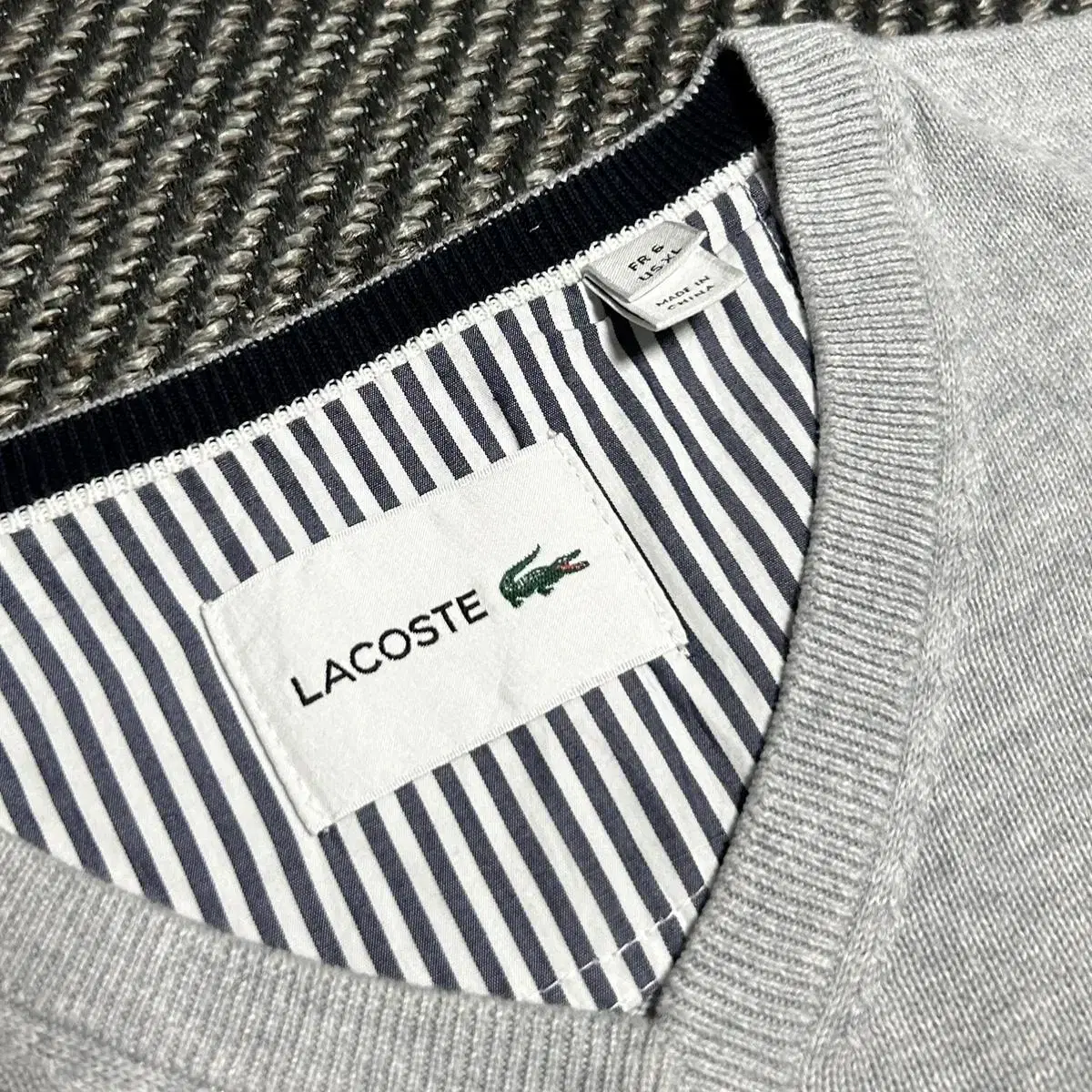 [ L ] Lacoste 라코스테 신형 브이넥 코튼 니트