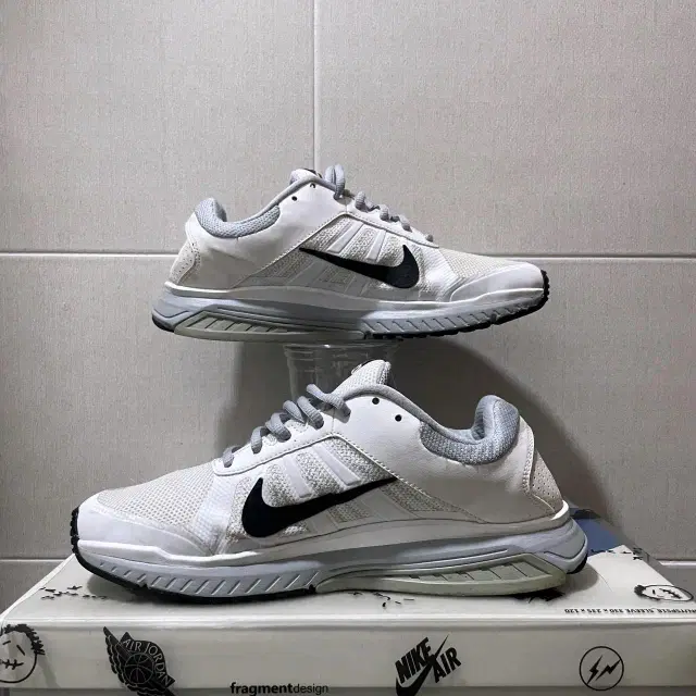 [260] NIKE 나이키 다트 운동화 (세탁완료)