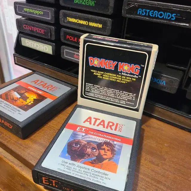 아타리ATARI 게임팩 및 팩진열장 세트