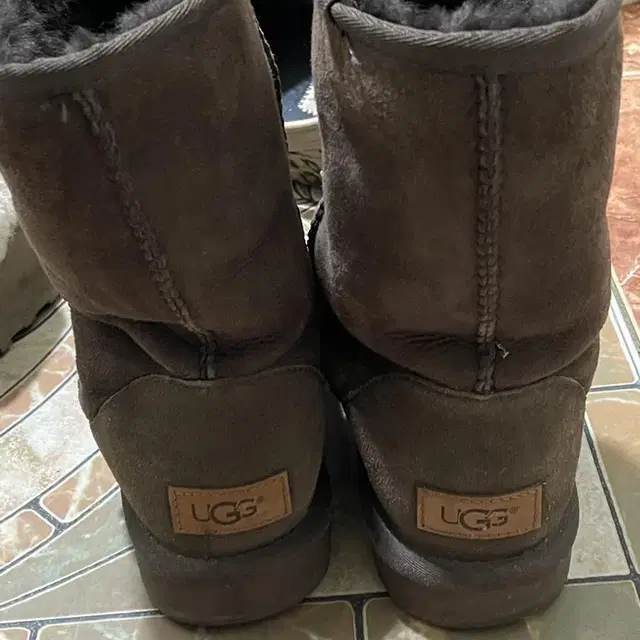 UGG 미디 어그부츠 다크브라운