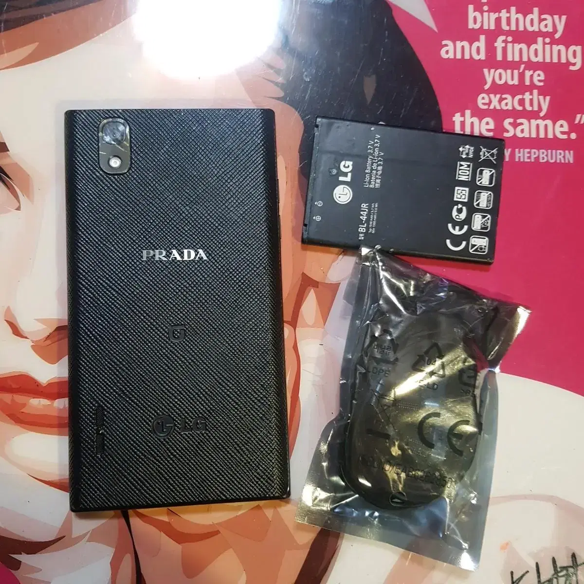 프라다폰 3G PRADA 프라다이어폰새것1개 배터리두개