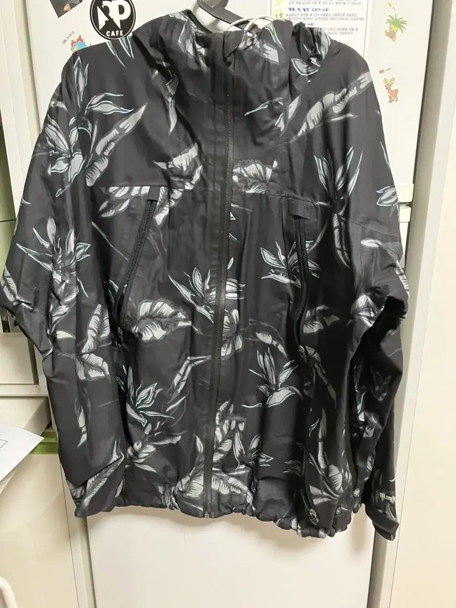 Seam-sealed windbreaker