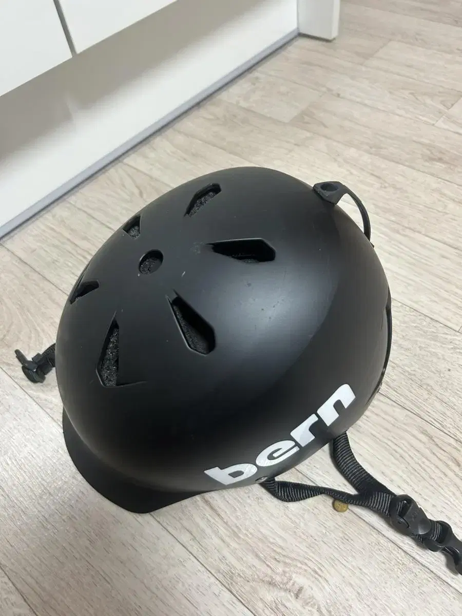 Snowboard helmet