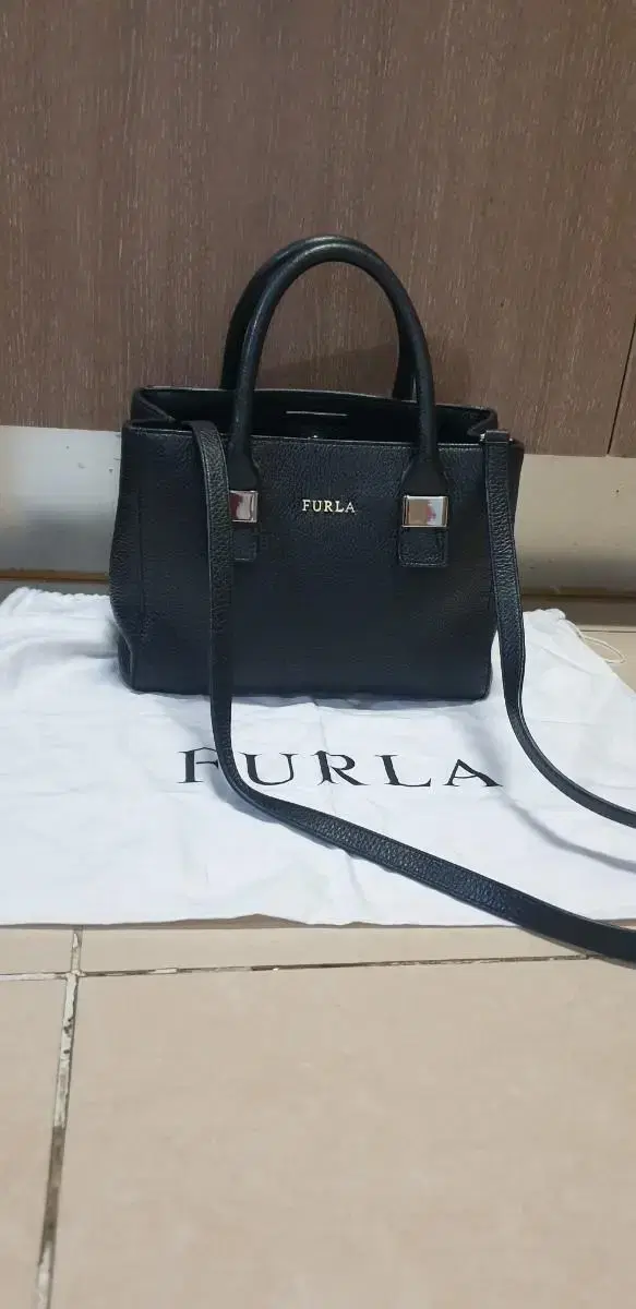 훌라 FURLA 쇼퍼겸 크로스백 스몰사이즈