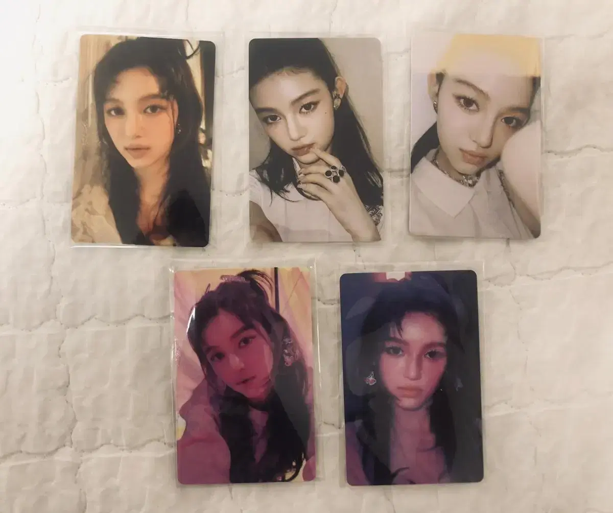 I'm selling a bulk of 5 official danielle photocards for $0.3!