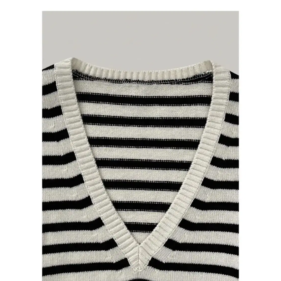 어거스트 v neck stripe knit 브이넥 스트라이프 니트