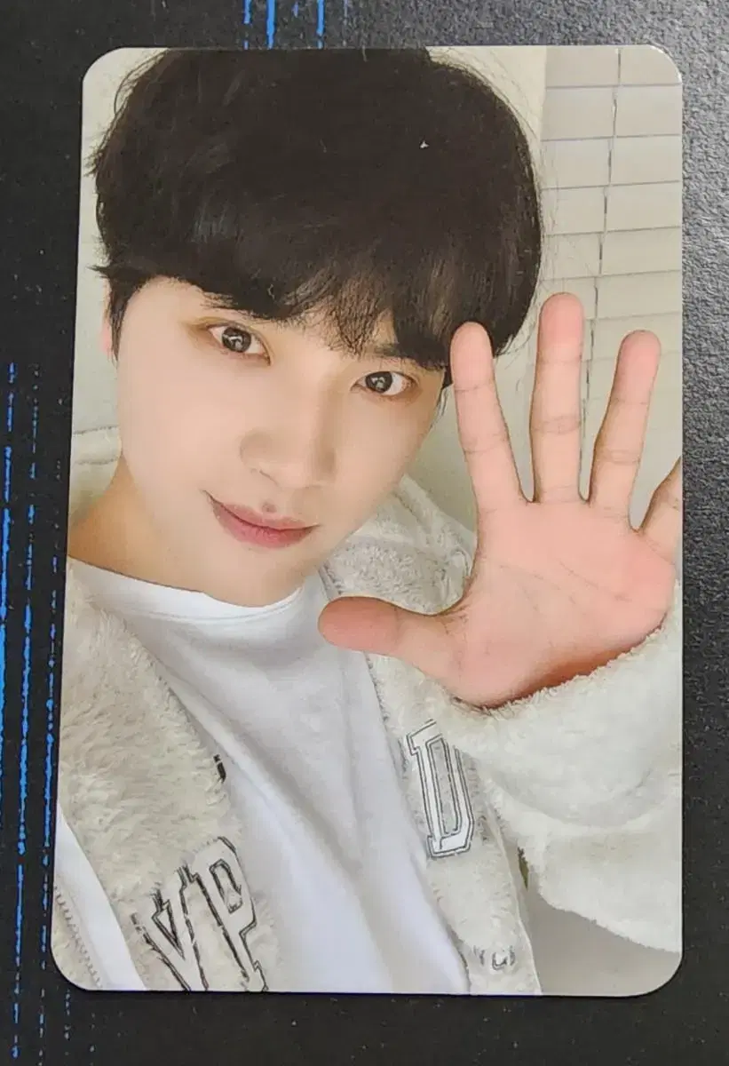 The Boyz fan con Derby Road juhaknyeon Photocard