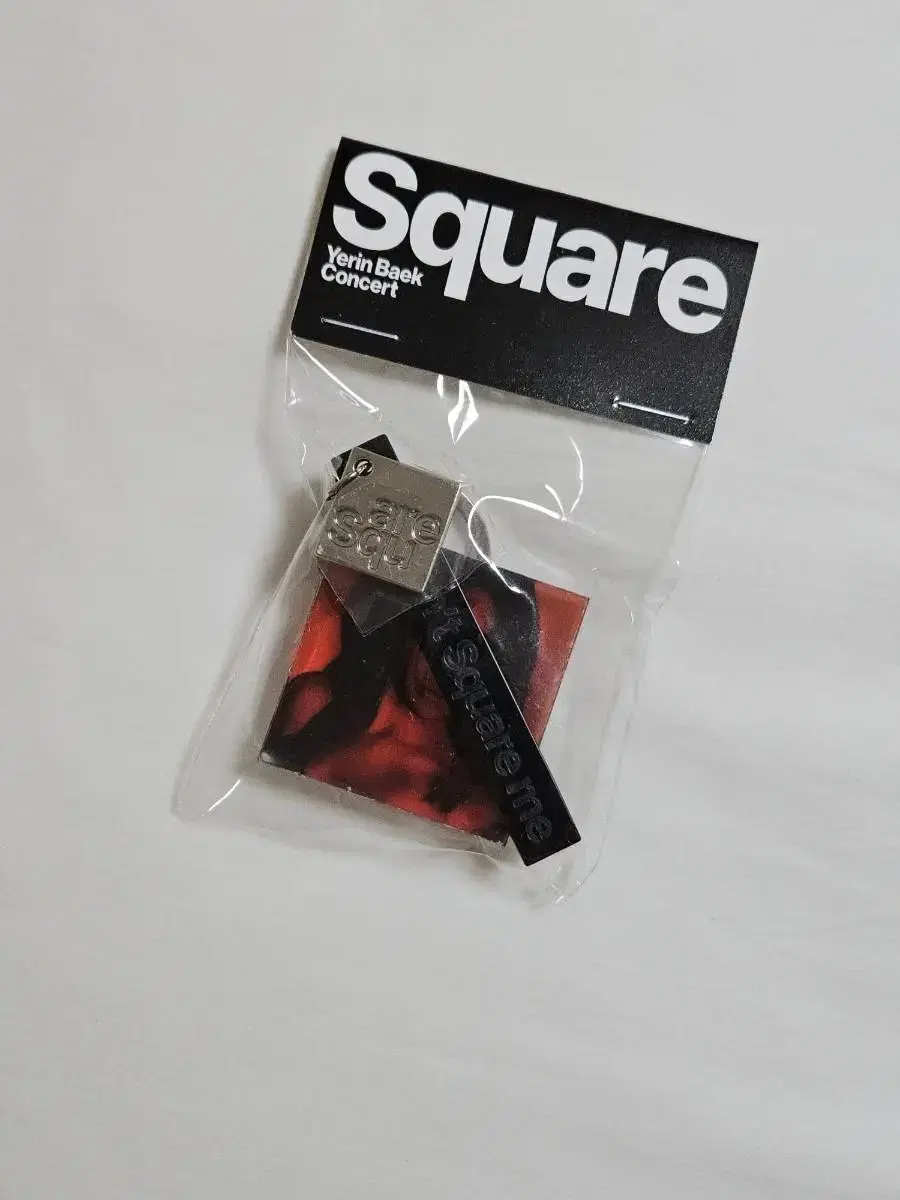 Sold) baek yerin Square Concert keyring Red Unsealed