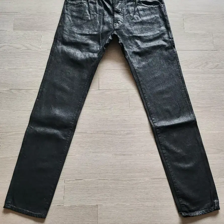 정품 디스퀘어드2 Black Coated Rock Stud Jean-46