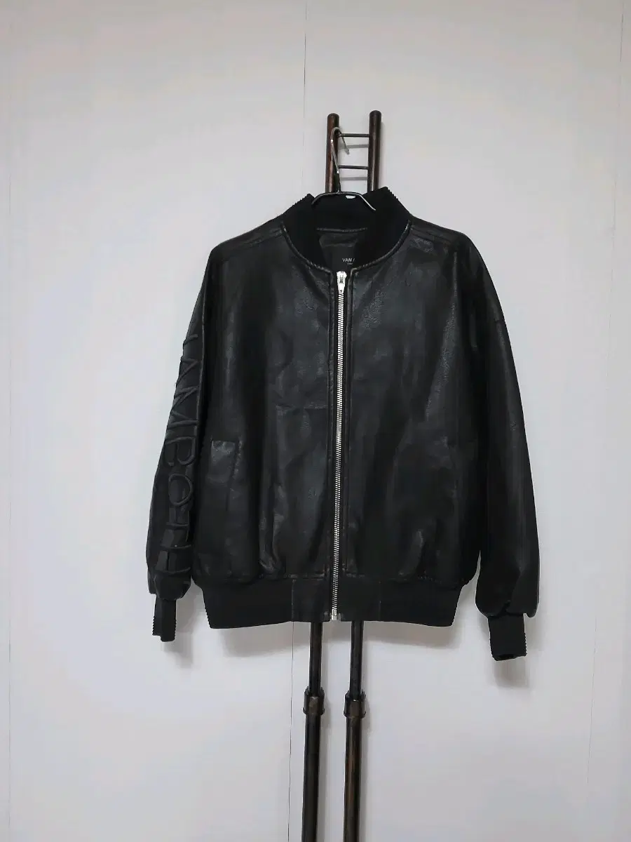 VANAKE Vahn-ake artificial leather jacket