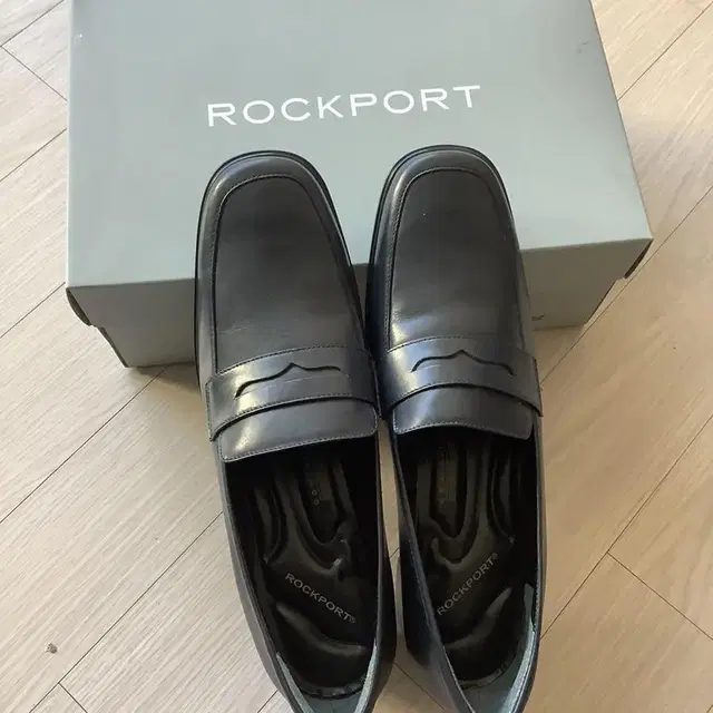 락포트 ROCKPORT 여성 로퍼 새제품 블랙 사이즈 260