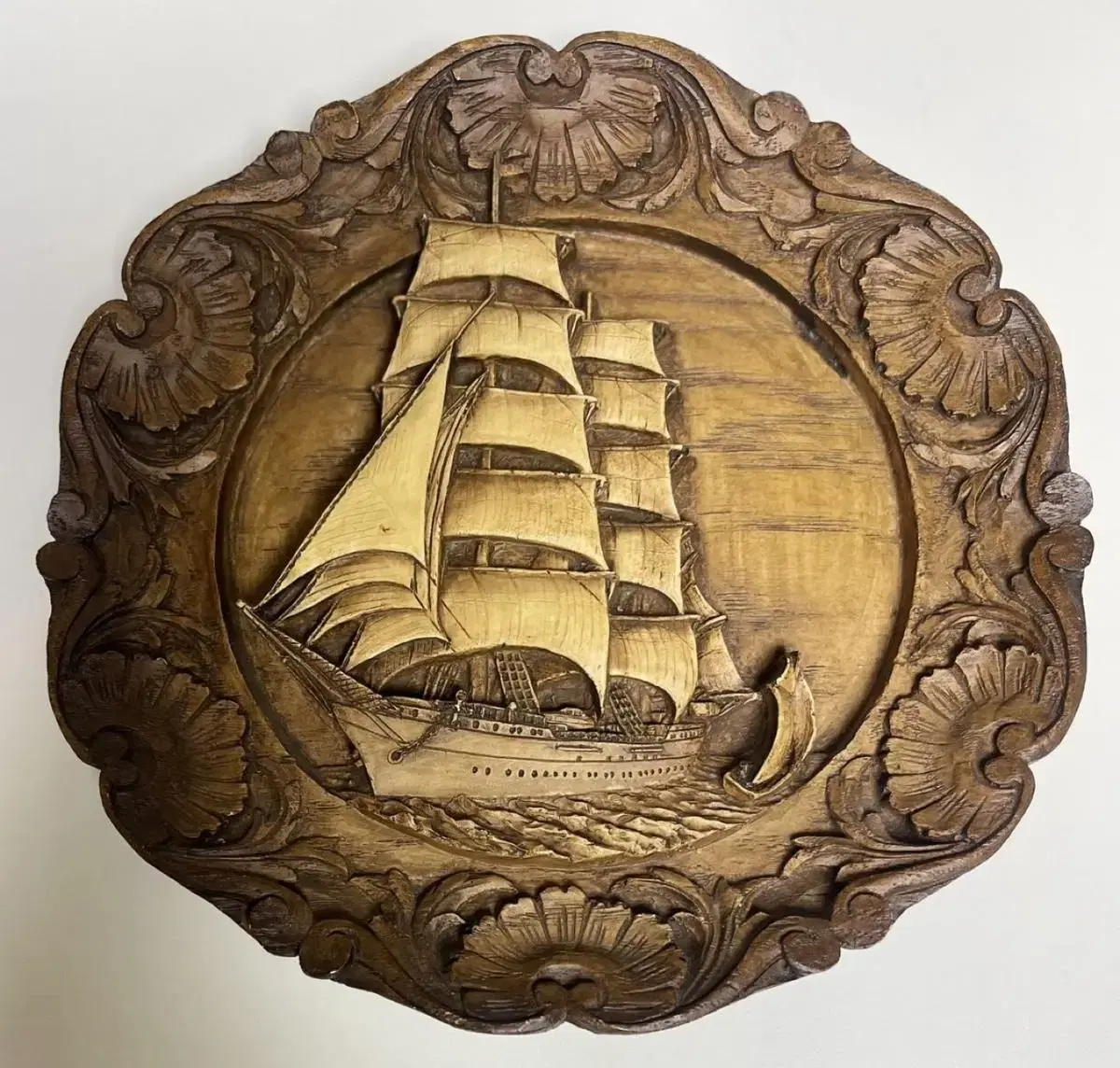 Solid wood wood picture frame