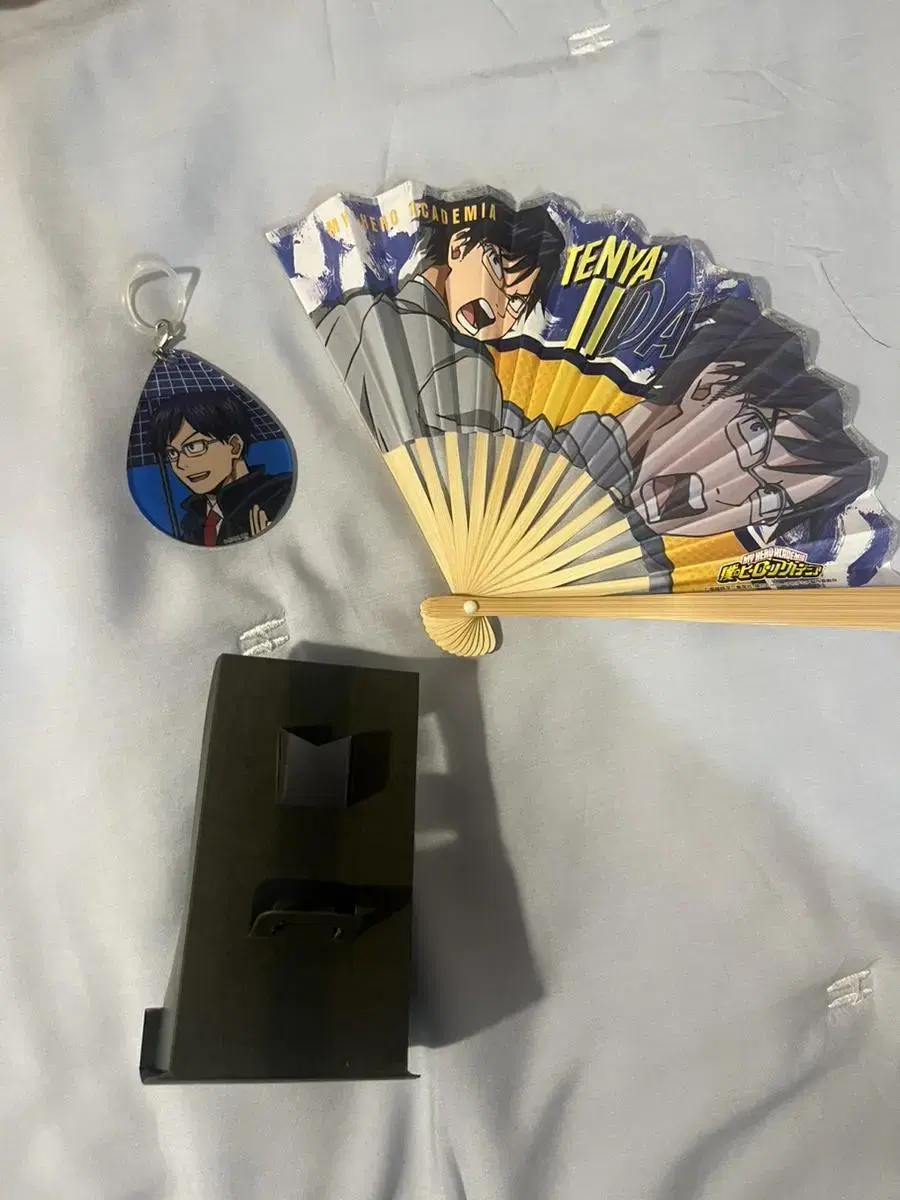 Sell Iida keyrings, fans, and fan holders in bulk