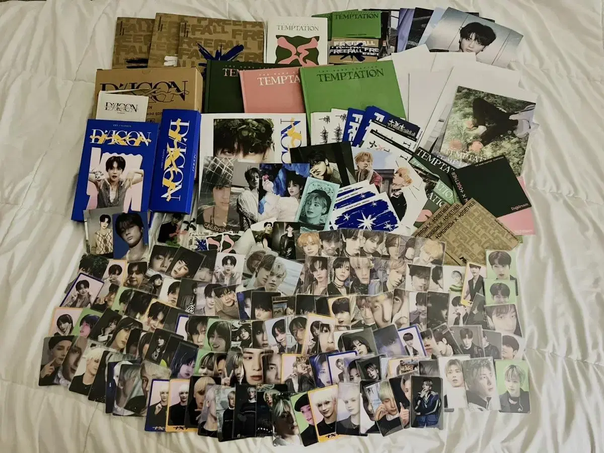 Sell txt photocards,diacons,postcards,albums bulk 