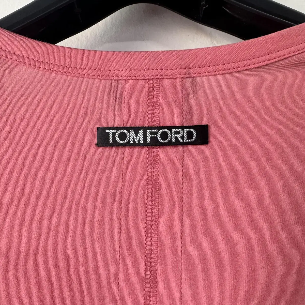 톰포드 TOM FORD 브이넥 티셔츠