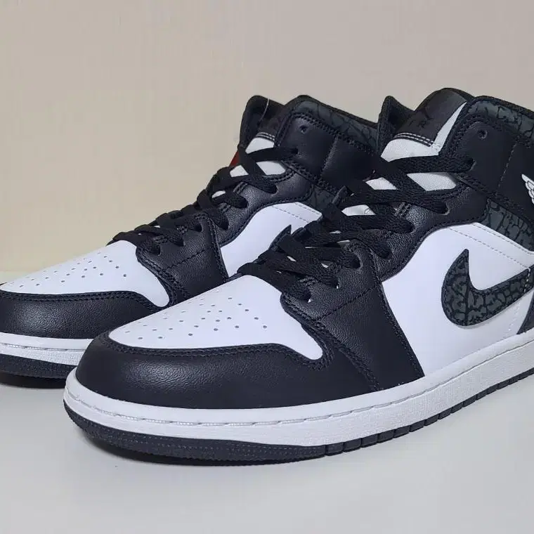 나이키 Jordan 1 mid SE off black 270