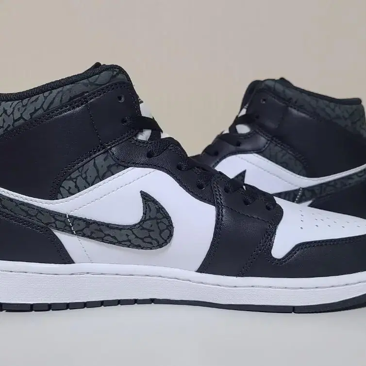 나이키 Jordan 1 mid SE off black 270